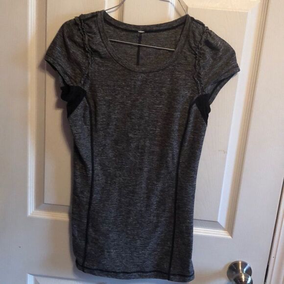 Lululemon top sz 4 - Picture 2 of 7